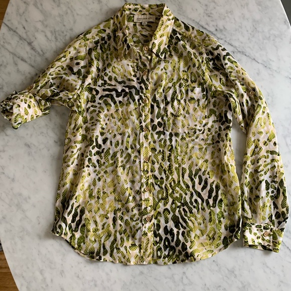 Jones New York Sport chartreuse snakeskin print blouse fold up sleeve size M - Picture 7 of 8